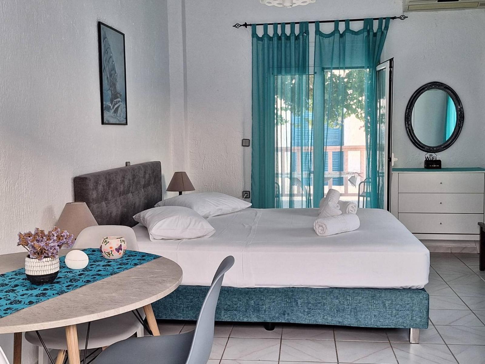 Βig Βlue Apartments Makriyialós Bilik gambar